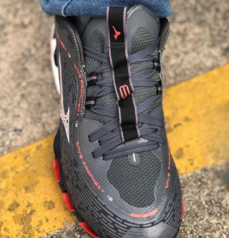 Mizuno Wave Prophecy 13