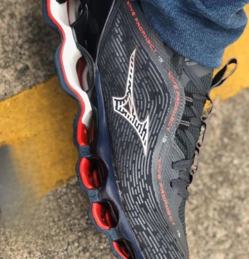 Mizuno Wave Prophecy 13