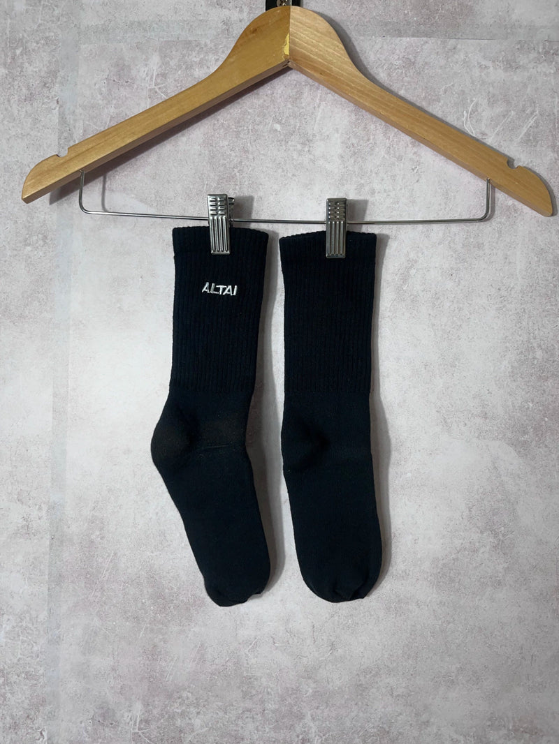 Meia Preta Básica Bordada Altai