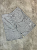 BERMUDA NIKE CLUB CINZA CARGOBERMUDA NIKE CLUB CINZA CARGO