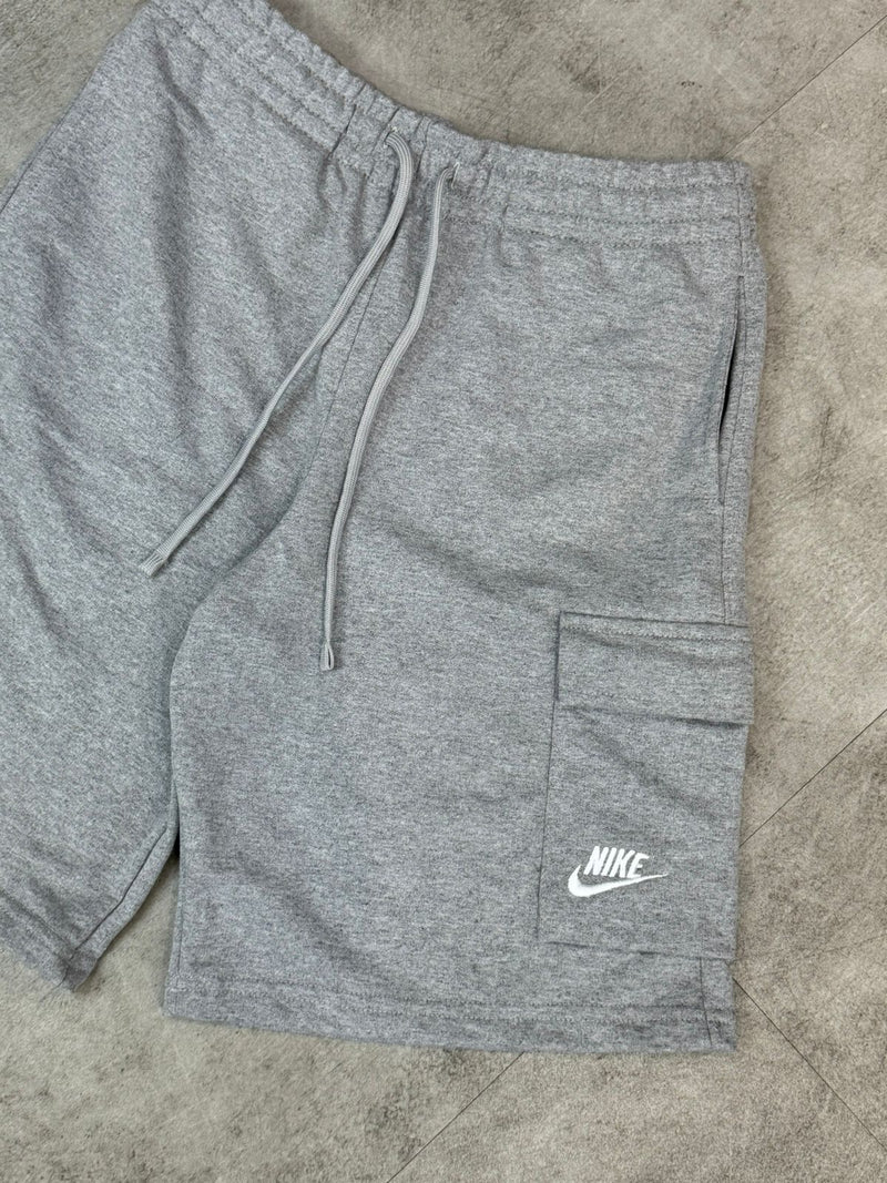 BERMUDA NIKE CLUB CINZA CARGOBERMUDA NIKE CLUB CINZA CARGO